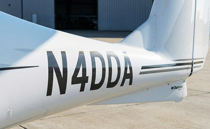 Tail number only shot of a Diamond's plane.